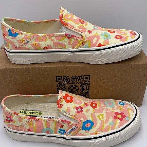 Vans WMNS Floral Slip-On Sneakers - Multicolor Slip-On Vr3 Sf
Groovy Floral Mars - Picture 2 of 16